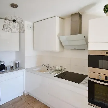 Appartement Port Marianne Avec Terrasse Et Parking Gratuit