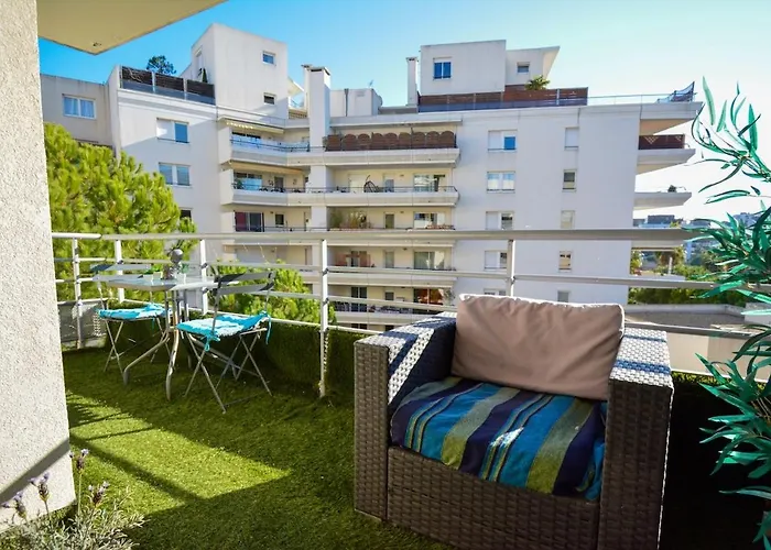 Port Marianne Avec Terrasse Et Parking Gratuit شقة *